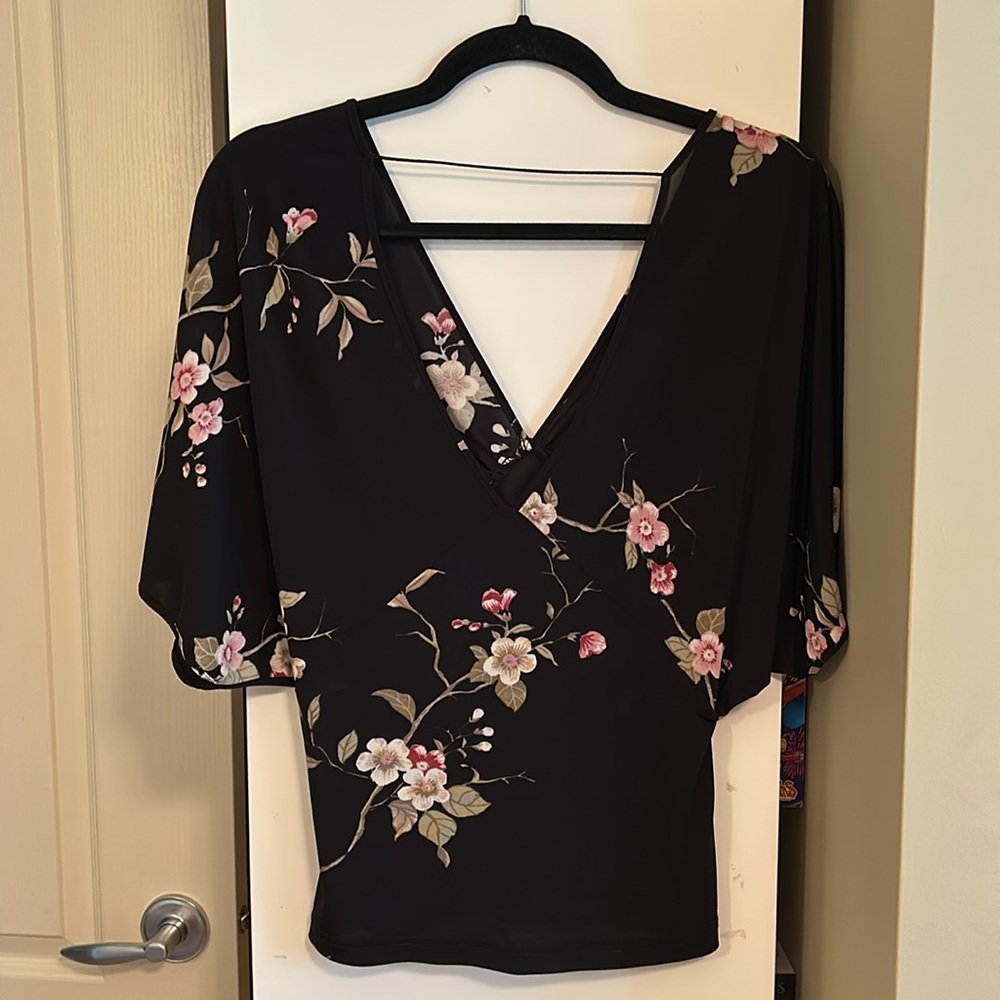 Deep V neck top - Picture 2 of 5
